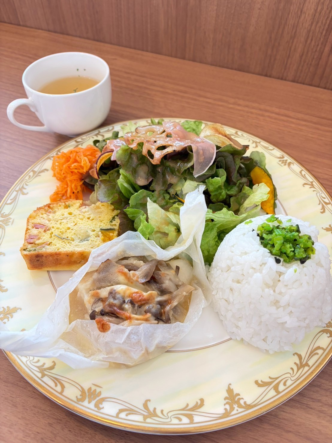 ランチのワンプレートとスープ